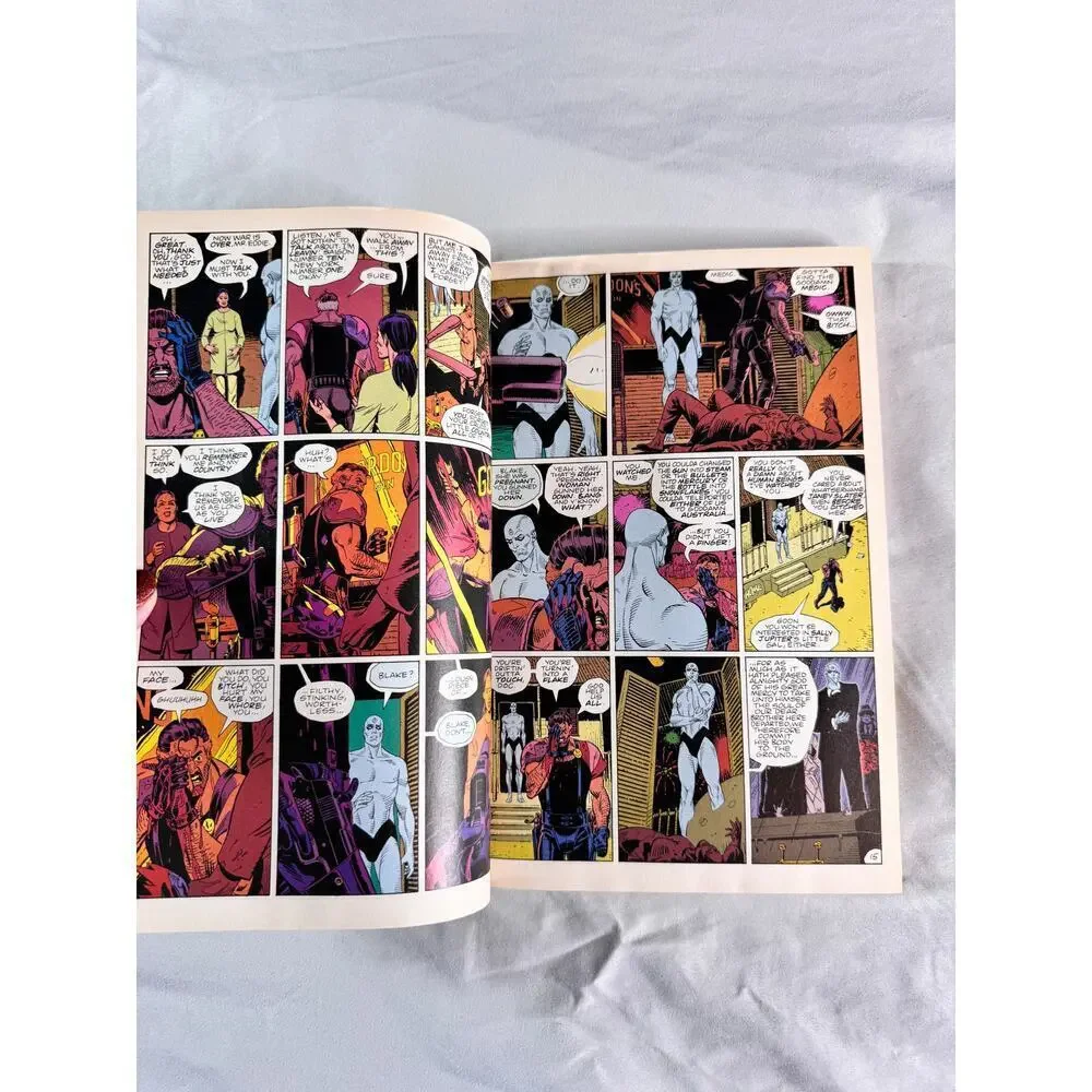 Watchmen Graphic Novel Comic by Alan Moore Dave Gibbons DC Comics paperback